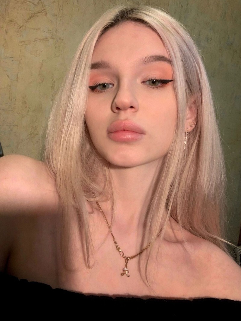 Анна индивидуалка Питера у метро Маяковская путаны индивидуалки Питер