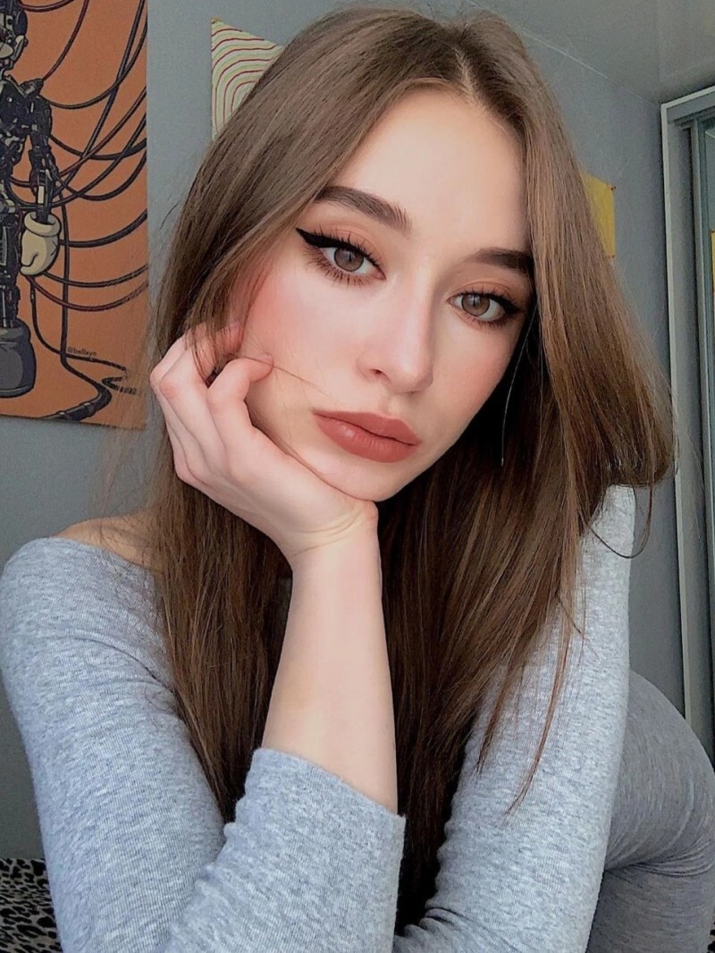 Вероника проститутка интим салон СПб у метро Гостиный Двор расписание проститутки спб салон